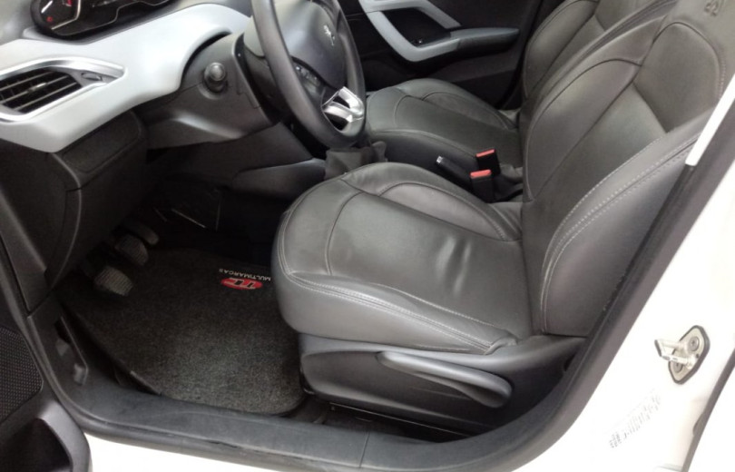 PEUGEOT 208 2015 1.5 ACTIVE PACK 8V FLEX 4P MANUAL - Carango - 98898 - Foto 8 PEUGEOT 208 2015 1.5 ACTIVE PACK 8V FLEX 4P MANUAL - Carango 98898 - Foto 8