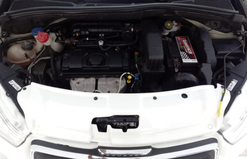 PEUGEOT 208 2015 1.5 ACTIVE PACK 8V FLEX 4P MANUAL - Carango - 98898 - Foto 10 PEUGEOT 208 2015 1.5 ACTIVE PACK 8V FLEX 4P MANUAL - Carango 98898 - Foto 10