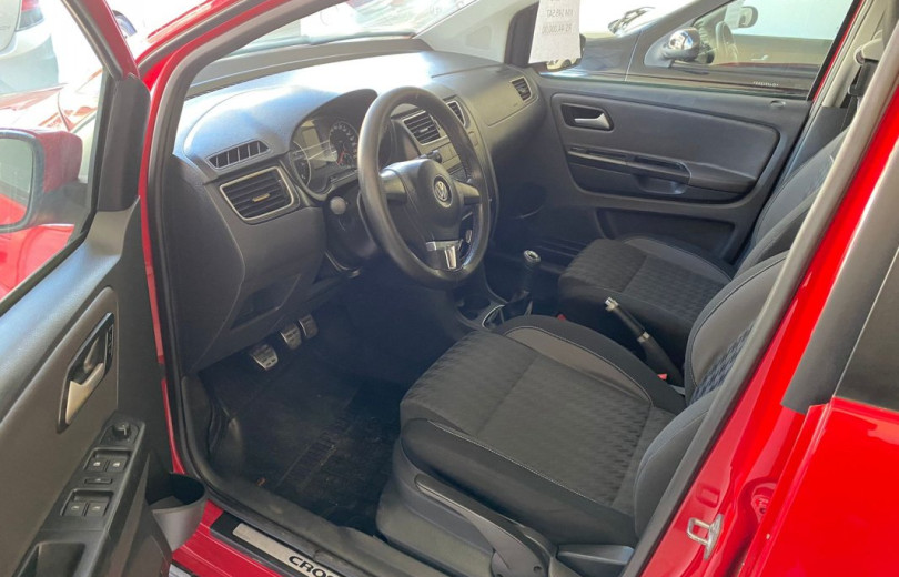 VOLKSWAGEN CROSSFOX 2013 1.6 MI 8V TOTAL FLEX 4P MANUAL - Carango - 108120 - Foto 8 VOLKSWAGEN CROSSFOX 2013 1.6 MI 8V TOTAL FLEX 4P MANUAL - Carango 108120 - Foto 8