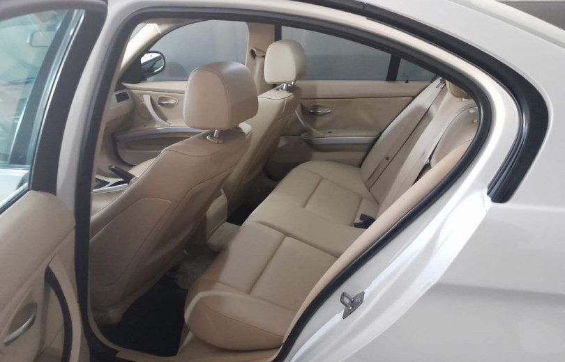 BMW 320i 2011 2.0 SEDAN 16V TURBO GASOLINA 4P AUTOMÁTICO - Carango - 110105 - Foto 7 BMW 320i 2011 2.0 SEDAN 16V TURBO GASOLINA 4P AUTOMÁTICO - Carango 110105 - Foto 7