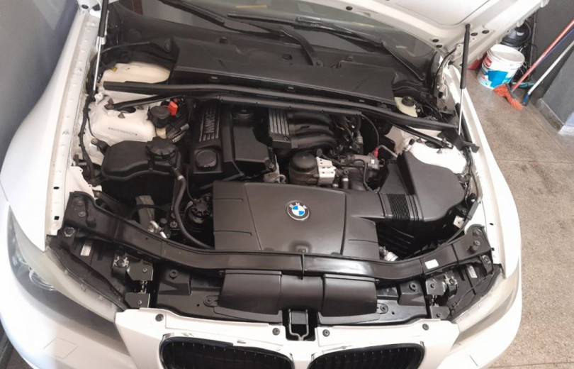 BMW 320i 2011 2.0 SEDAN 16V TURBO GASOLINA 4P AUTOMÁTICO - Carango - 110105 - Foto 10 BMW 320i 2011 2.0 SEDAN 16V TURBO GASOLINA 4P AUTOMÁTICO - Carango 110105 - Foto 10