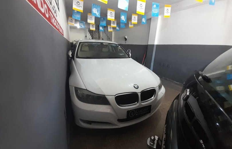 BMW 320i 2011 2.0 SEDAN 16V TURBO GASOLINA 4P AUTOMÁTICO - Carango - 110105 - Foto 3 BMW 320i 2011 2.0 SEDAN 16V TURBO GASOLINA 4P AUTOMÁTICO - Carango 110105 - Foto 3
