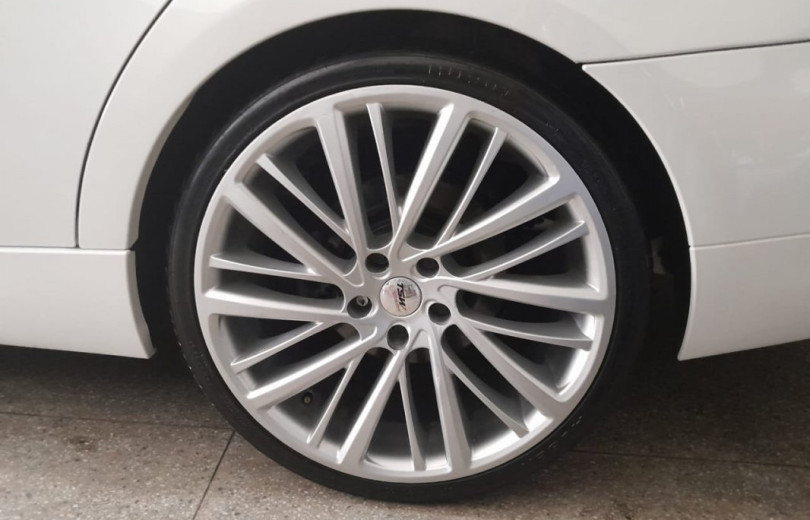 BMW 320i 2011 2.0 SEDAN 16V TURBO GASOLINA 4P AUTOMÁTICO - Carango - 110105 - Foto 9 BMW 320i 2011 2.0 SEDAN 16V TURBO GASOLINA 4P AUTOMÁTICO - Carango 110105 - Foto 9