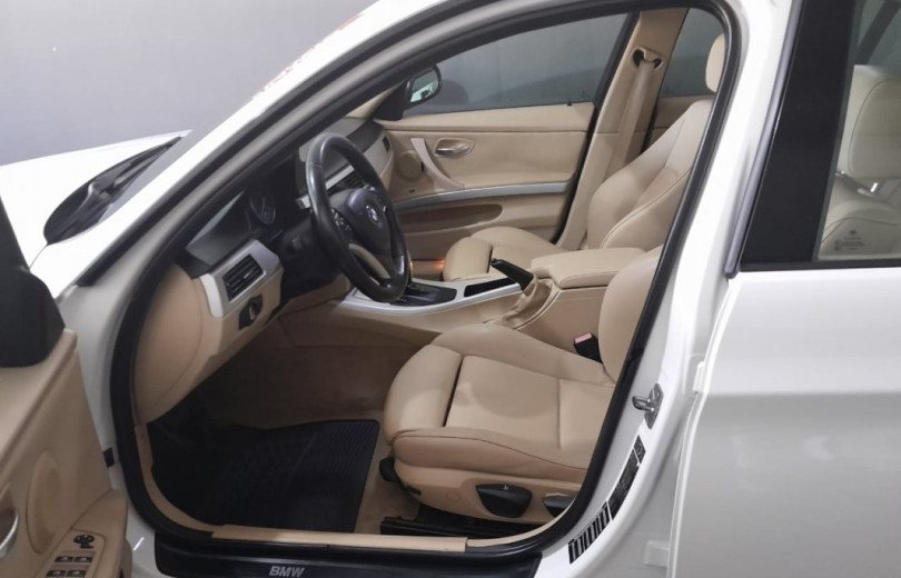 BMW 320i 2011 2.0 SEDAN 16V TURBO GASOLINA 4P AUTOMÁTICO - Carango - 110105 - Foto 6 BMW 320i 2011 2.0 SEDAN 16V TURBO GASOLINA 4P AUTOMÁTICO - Carango 110105 - Foto 6