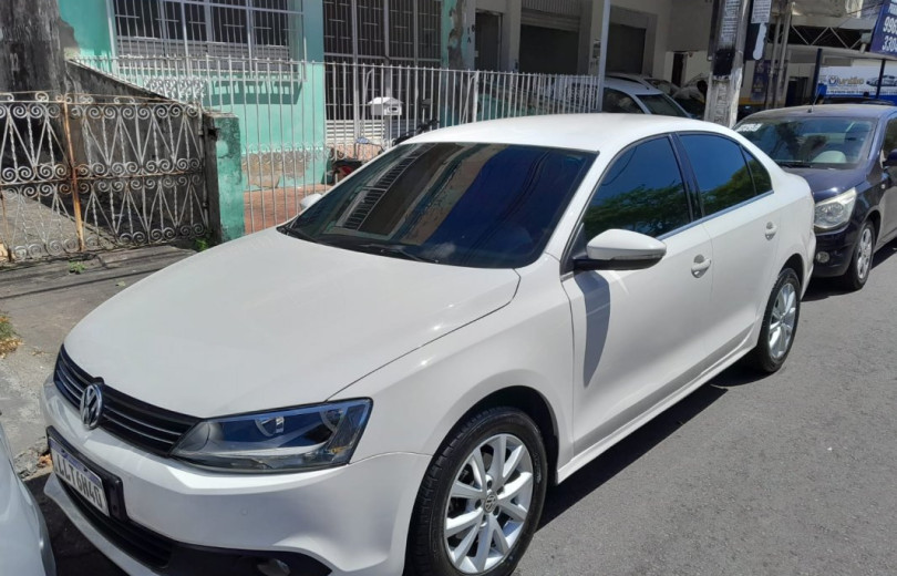 VOLKSWAGEN JETTA 2013 2.0 COMFORTLINE 120CV FLEX 4P AUTOMÁTICO - Carango - 110373 - Foto 3 VOLKSWAGEN JETTA 2013 2.0 COMFORTLINE 120CV FLEX 4P AUTOMÁTICO - Carango 110373 - Foto 3