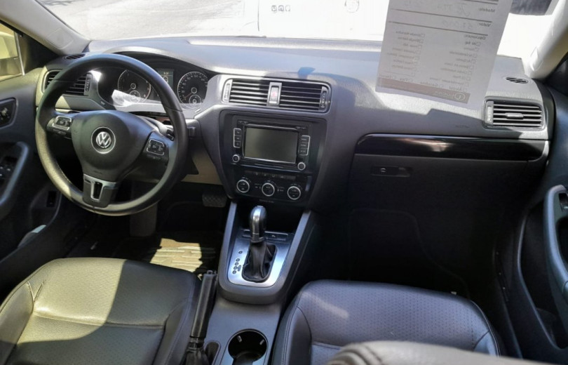 VOLKSWAGEN JETTA 2013 2.0 COMFORTLINE 120CV FLEX 4P AUTOMÁTICO - Carango - 110373 - Foto 4 VOLKSWAGEN JETTA 2013 2.0 COMFORTLINE 120CV FLEX 4P AUTOMÁTICO - Carango 110373 - Foto 4