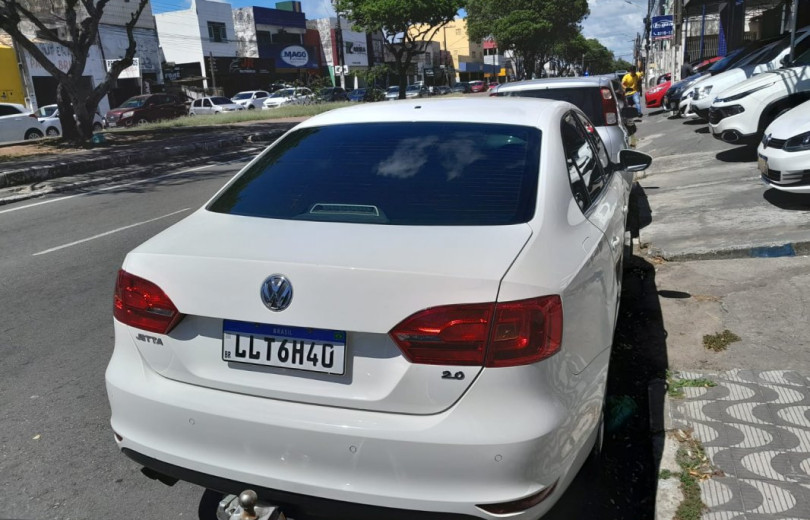 VOLKSWAGEN JETTA 2013 2.0 COMFORTLINE 120CV FLEX 4P AUTOMÁTICO - Carango - 110373 - Foto 7 VOLKSWAGEN JETTA 2013 2.0 COMFORTLINE 120CV FLEX 4P AUTOMÁTICO - Carango 110373 - Foto 7