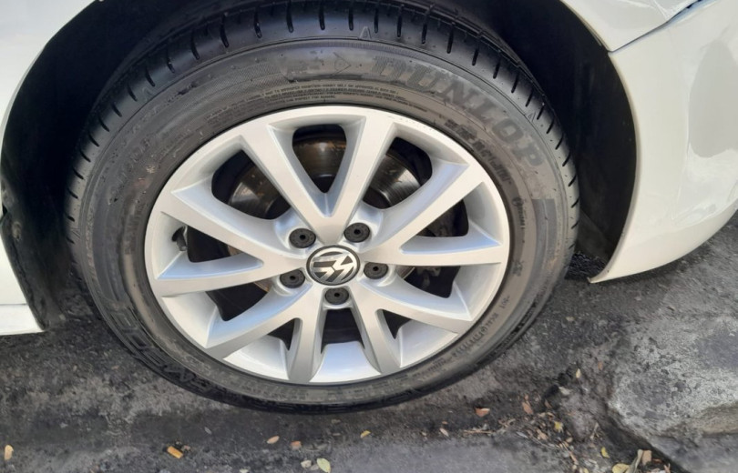 VOLKSWAGEN JETTA 2013 2.0 COMFORTLINE 120CV FLEX 4P AUTOMÁTICO - Carango - 110373 - Foto 2 VOLKSWAGEN JETTA 2013 2.0 COMFORTLINE 120CV FLEX 4P AUTOMÁTICO - Carango 110373 - Foto 2