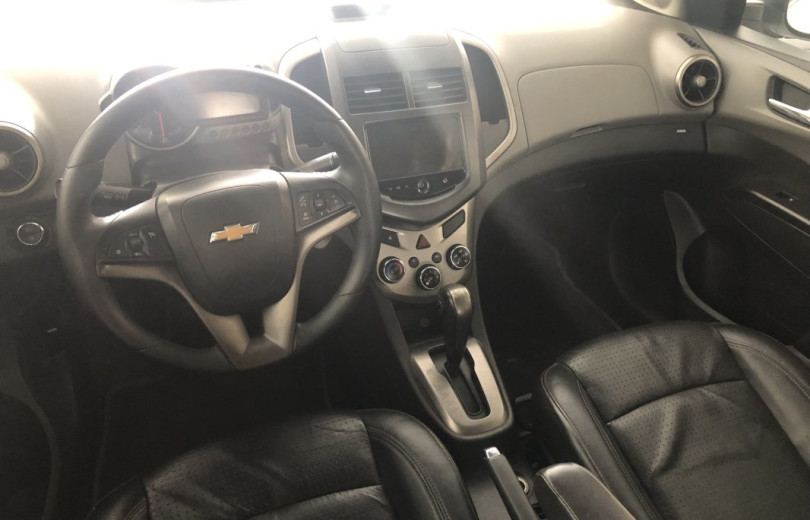 CHEVROLET SONIC 2014 1.6 HB LTZ EFFECT 16V FLEX POWER 4P AUTOMÁTICO - Carango - 116289 - Foto 6 CHEVROLET SONIC 2014 1.6 HB LTZ EFFECT 16V FLEX POWER 4P AUTOMÁTICO - Carango 116289 - Foto 6