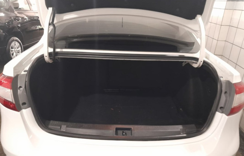 RENAULT FLUENCE 2016 2.0 DYNAMIQUE PLUS 16V FLEX 4P AUTOMATICO - Carango - 115996 - Foto 5 RENAULT FLUENCE 2016 2.0 DYNAMIQUE PLUS 16V FLEX 4P AUTOMATICO - Carango 115996 - Foto 5