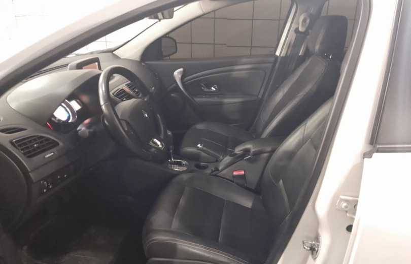 RENAULT FLUENCE 2016 2.0 DYNAMIQUE PLUS 16V FLEX 4P AUTOMATICO - Carango - 115996 - Foto 8 RENAULT FLUENCE 2016 2.0 DYNAMIQUE PLUS 16V FLEX 4P AUTOMATICO - Carango 115996 - Foto 8