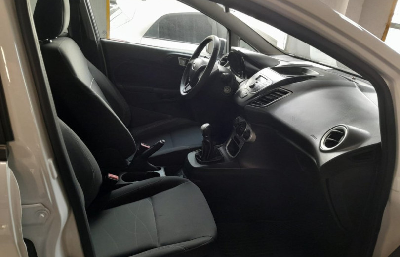 FORD FIESTA 2017 1.6 SE HATCH 16V FLEX 4P MANUAL - Carango - 117067 - Foto 8 FORD FIESTA 2017 1.6 SE HATCH 16V FLEX 4P MANUAL - Carango 117067 - Foto 8