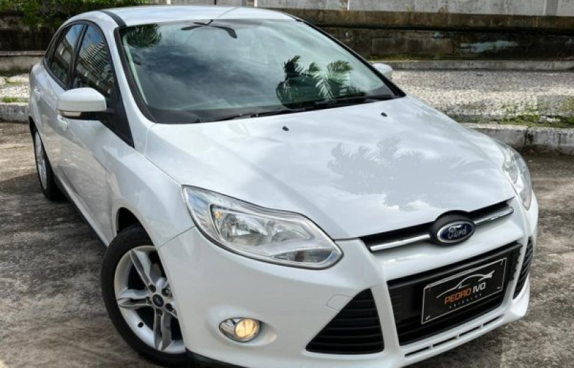 FORD FOCUS 2015  2.0 SE SEDAN AUTOMÁTICO  - Carango 116845 - Foto 4