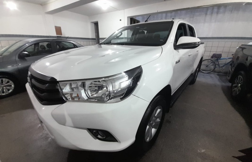 TOYOTA HILUX 2019 2.8 4X4 CS CHASSI 16V TURBO DIESEL 2P MANUAL - Carango - 116556 - Foto 1 TOYOTA HILUX 2019 2.8 4X4 CS CHASSI 16V TURBO DIESEL 2P MANUAL - Carango 116556 - Foto 1