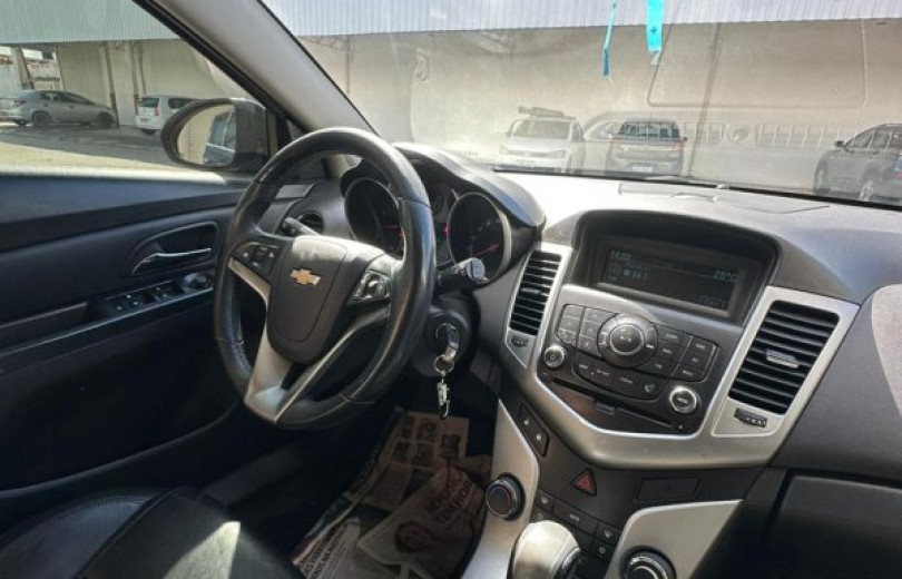 CHEVROLET CRUZE 2014 1.8 LT 16V FLEX 4P AUTOMATICO - Carango - 118298 - Foto 8 CHEVROLET CRUZE 2014 1.8 LT 16V FLEX 4P AUTOMATICO - Carango 118298 - Foto 8