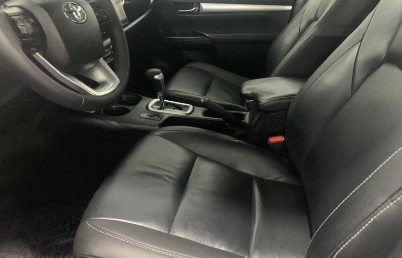 TOYOTA HILUX 2017 2.8 SRX 4X4 CD 16V DIESEL 4P AUTOMÁTICO - Carango - 118942 - Foto 7 TOYOTA HILUX 2017 2.8 SRX 4X4 CD 16V DIESEL 4P AUTOMÁTICO - Carango 118942 - Foto 7
