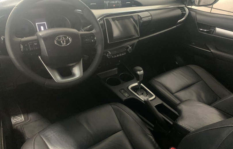 TOYOTA HILUX 2017 2.8 SRX 4X4 CD 16V DIESEL 4P AUTOMÁTICO - Carango - 118942 - Foto 6 TOYOTA HILUX 2017 2.8 SRX 4X4 CD 16V DIESEL 4P AUTOMÁTICO - Carango 118942 - Foto 6