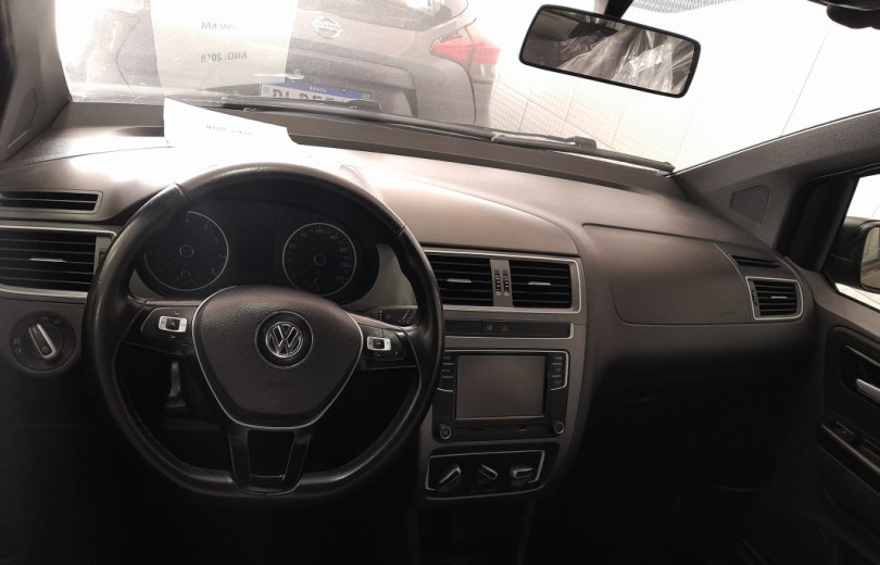 VOLKSWAGEN FOX 2018 1.6 MI XTREME 8V TOTAL FLEX 4P MANUAL - Carango - 119324 - Foto 5 VOLKSWAGEN FOX 2018 1.6 MI XTREME 8V TOTAL FLEX 4P MANUAL - Carango 119324 - Foto 5