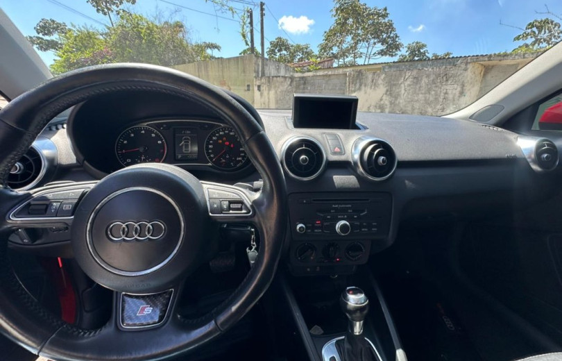 AUDI A1 2012 1.4 TFSI SPORTBACK EDITION S-LINE AUTOMÁTICO - Carango - 119482 - Foto 5 AUDI A1 2012 1.4 TFSI SPORTBACK EDITION S-LINE AUTOMÁTICO - Carango 119482 - Foto 5