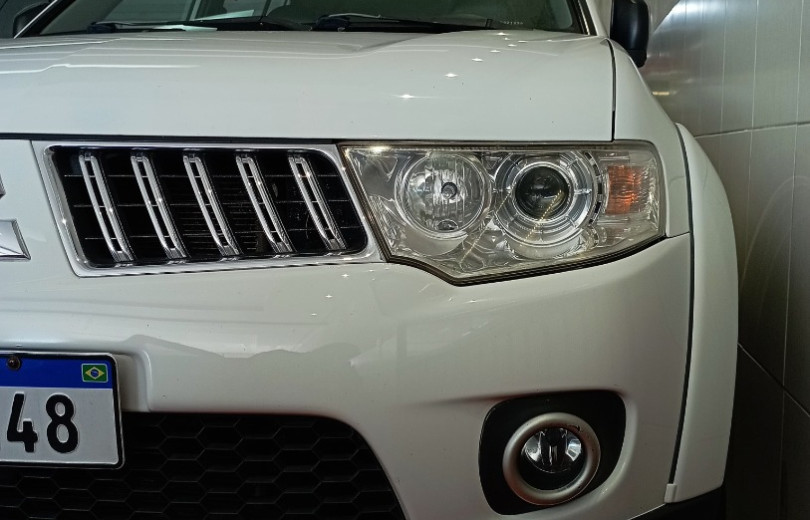 MITSUBISHI PAJERO DAKAR 2013 3.2 HPE 4X4 7 LUGARES 16V TURBO INTERCOOLER DIESEL 4P AUTOMÁTICO - Carango - 120507 - Foto 2 MITSUBISHI PAJERO DAKAR 2013 3.2 HPE 4X4 7 LUGARES 16V TURBO INTERCOOLER DIESEL 4P AUTOMÁTICO - Carango 120507 - Foto 2