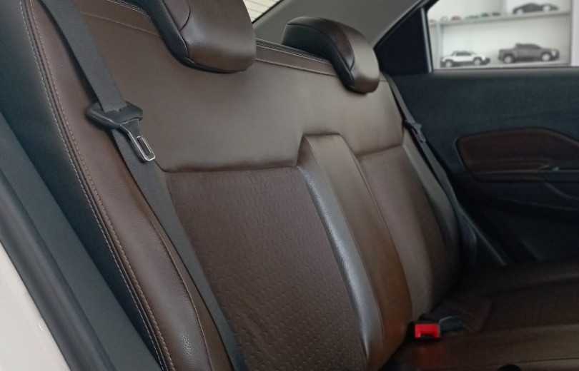 CHEVROLET COBALT 2017 1.8 MPFI LTZ 8V FLEX 4P AUTOMÁTICO - Carango - 120828 - Foto 3 CHEVROLET COBALT 2017 1.8 MPFI LTZ 8V FLEX 4P AUTOMÁTICO - Carango 120828 - Foto 3