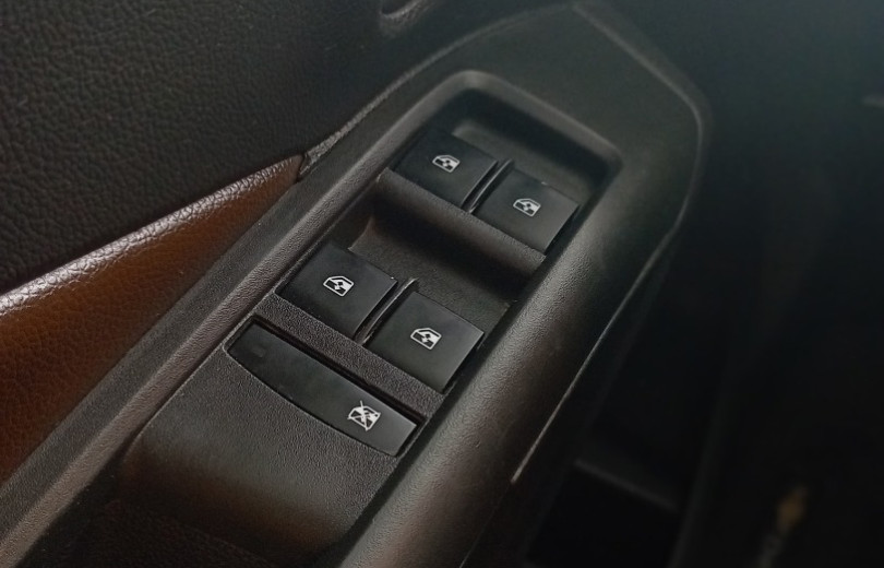 CHEVROLET COBALT 2017 1.8 MPFI LTZ 8V FLEX 4P AUTOMÁTICO - Carango - 120828 - Foto 5 CHEVROLET COBALT 2017 1.8 MPFI LTZ 8V FLEX 4P AUTOMÁTICO - Carango 120828 - Foto 5