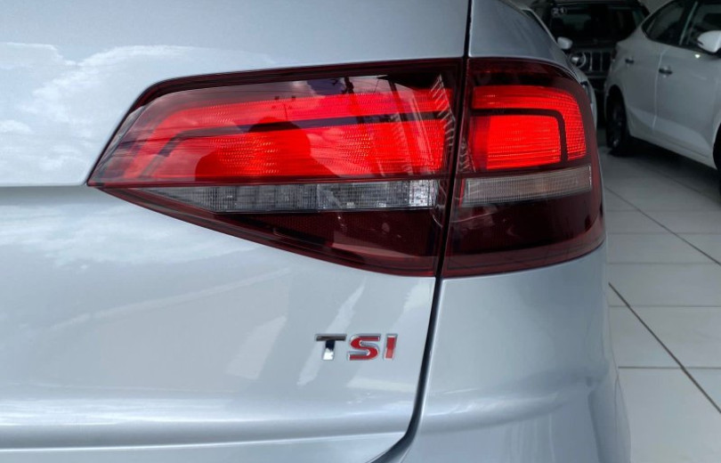 VOLKSWAGEN JETTA 2016  1.4 TSI Comfortline GASOLINA  AUT. - Carango - 122113 - Foto 8 VOLKSWAGEN JETTA 2016  1.4 TSI Comfortline GASOLINA  AUT. - Carango 122113 - Foto 8