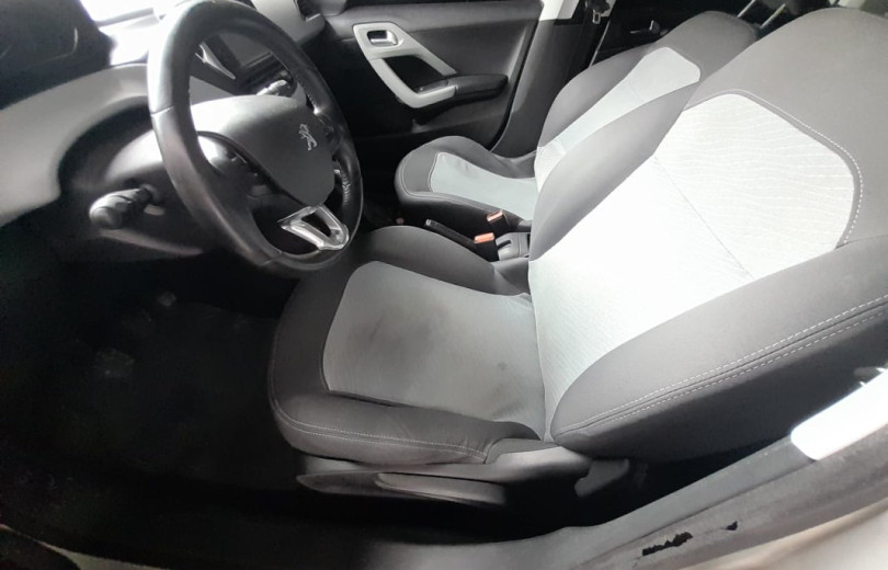 PEUGEOT 208 2014 1.5 ALLURE 8V FLEX 4P MANUAL - Carango - 123414 - Foto 8 PEUGEOT 208 2014 1.5 ALLURE 8V FLEX 4P MANUAL - Carango 123414 - Foto 8