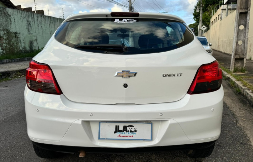 CHEVROLET ONIX 2015 1.4 MPFI LT 8V FLEX 4P MANUAL - Carango - 124032 - Foto 4 CHEVROLET ONIX 2015 1.4 MPFI LT 8V FLEX 4P MANUAL - Carango 124032 - Foto 4