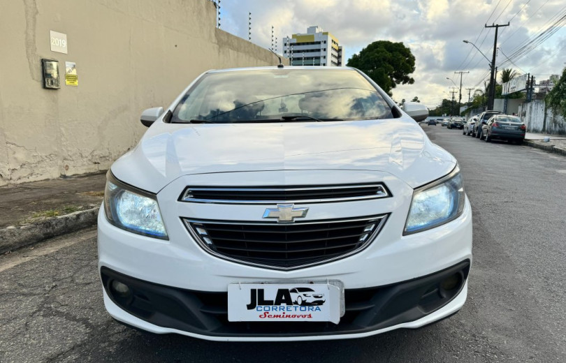 CHEVROLET ONIX 2015 1.4 MPFI LT 8V FLEX 4P MANUAL - Carango - 124032 - Foto 2 CHEVROLET ONIX 2015 1.4 MPFI LT 8V FLEX 4P MANUAL - Carango 124032 - Foto 2