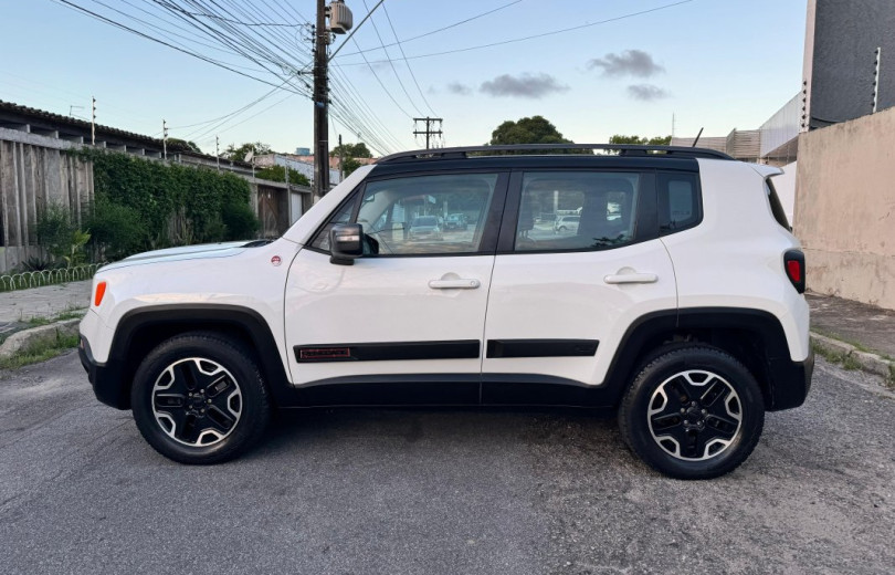 JEEP RENEGADE 2016 2.0 16V TURBO DIESEL TRAILHAWK 4P 4X4 AUTOMÁTICO - Carango - 123847 - Foto 9 JEEP RENEGADE 2016 2.0 16V TURBO DIESEL TRAILHAWK 4P 4X4 AUTOMÁTICO - Carango 123847 - Foto 9