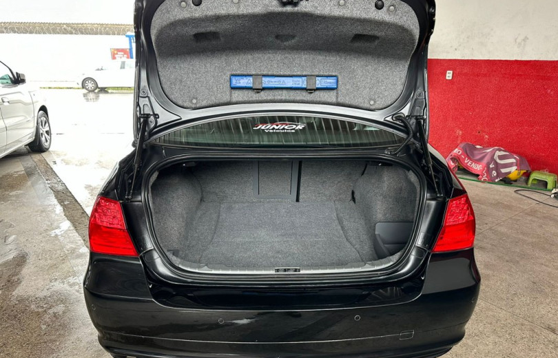 BMW 320i 2010 2.0 16V GASOLINA 4P AUTOMATICO - Carango - 124646 - Foto 5 BMW 320i 2010 2.0 16V GASOLINA 4P AUTOMATICO - Carango 124646 - Foto 5