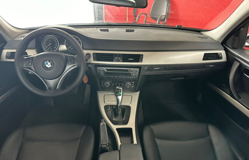 BMW 320i 2010 2.0 16V GASOLINA 4P AUTOMATICO - Carango - 124646 - Foto 6 BMW 320i 2010 2.0 16V GASOLINA 4P AUTOMATICO - Carango 124646 - Foto 6