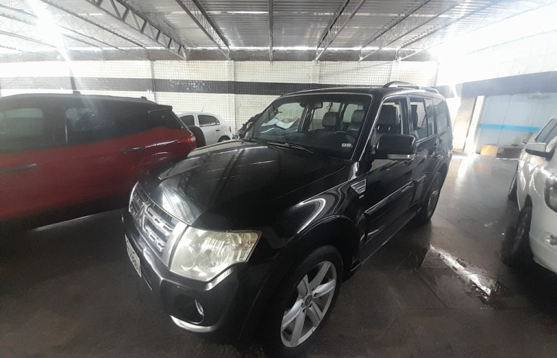 MITSUBISHI PAJERO 2014 3.2 HPE 4X4 DIESEL 4P AUTOMÁTICO - Carango - 124951 - Foto 1 MITSUBISHI PAJERO 2014 3.2 HPE 4X4 DIESEL 4P AUTOMÁTICO - Carango 124951 - Foto 1