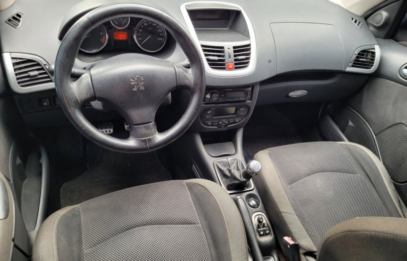 PEUGEOT 207 2011 1.4 XR PASSION 8V FLEX 4P MANUAL - Carango - 125643 - Foto 9 PEUGEOT 207 2011 1.4 XR PASSION 8V FLEX 4P MANUAL - Carango 125643 - Foto 9