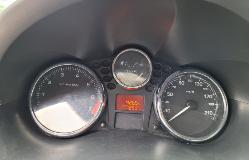 PEUGEOT 207 2011 1.4 XR PASSION 8V FLEX 4P MANUAL - Carango - 125643 - Foto 4 PEUGEOT 207 2011 1.4 XR PASSION 8V FLEX 4P MANUAL - Carango 125643 - Foto 4