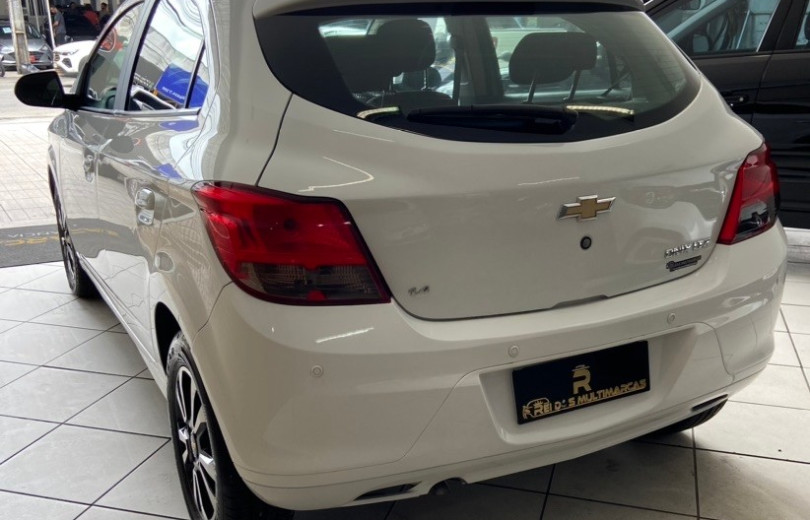 CHEVROLET ONIX 2015 1.4 MPFI LTZ 8V FLEX 4P MANUAL - Carango - 126384 - Foto 5 CHEVROLET ONIX 2015 1.4 MPFI LTZ 8V FLEX 4P MANUAL - Carango 126384 - Foto 5