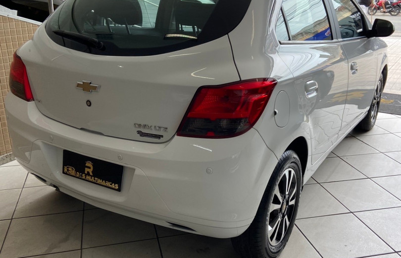 CHEVROLET ONIX 2015 1.4 MPFI LTZ 8V FLEX 4P MANUAL - Carango - 126384 - Foto 4 CHEVROLET ONIX 2015 1.4 MPFI LTZ 8V FLEX 4P MANUAL - Carango 126384 - Foto 4