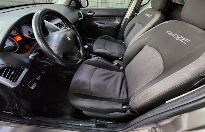 PEUGEOT HOGGAR 2011 1.6 ESCAPADE 16V FLEX 2P MANUAL - Carango - 126596 - Foto 9 PEUGEOT HOGGAR 2011 1.6 ESCAPADE 16V FLEX 2P MANUAL - Carango 126596 - Foto 9