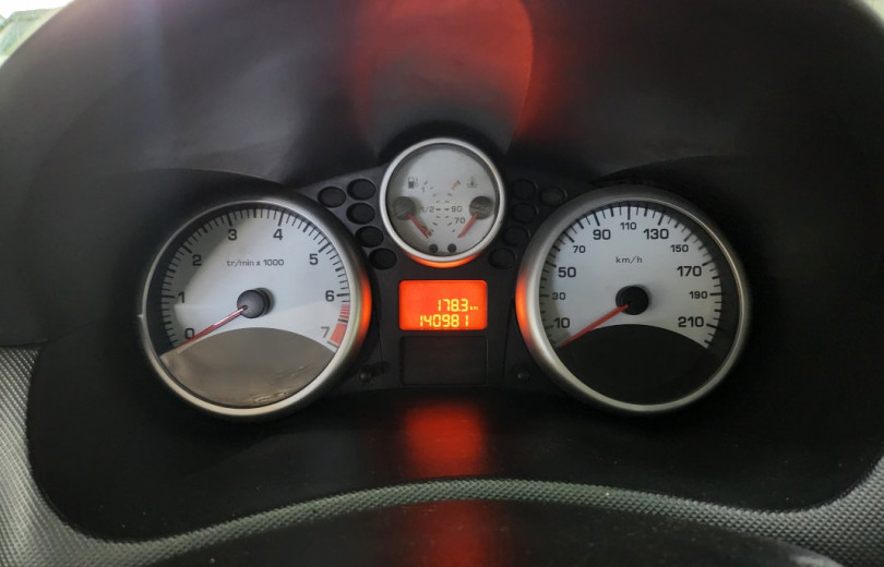 PEUGEOT HOGGAR 2011 1.6 ESCAPADE 16V FLEX 2P MANUAL - Carango - 126596 - Foto 8 PEUGEOT HOGGAR 2011 1.6 ESCAPADE 16V FLEX 2P MANUAL - Carango 126596 - Foto 8