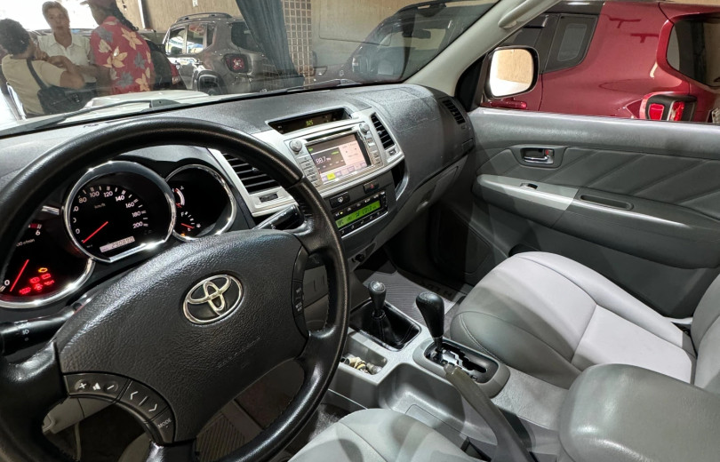 TOYOTA HILUX 2010 3.0 SRV 4X4 CD 16V TURBO INTERCOOLER DIESEL 4P AUTOMÁTICO - Carango - 126647 - Foto 7 TOYOTA HILUX 2010 3.0 SRV 4X4 CD 16V TURBO INTERCOOLER DIESEL 4P AUTOMÁTICO - Carango 126647 - Foto 7