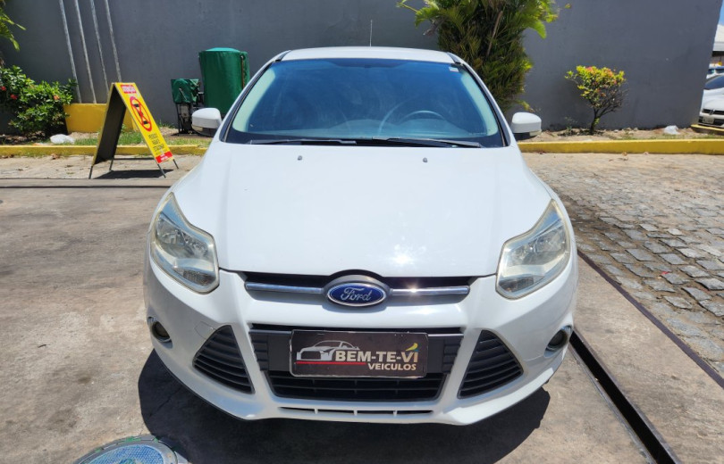 FORD FOCUS 2015  2.0 SE SEDAN AUTOMÁTICO  - Carango - 127701 - Foto 2 FORD FOCUS 2015  2.0 SE SEDAN AUTOMÁTICO  - Carango 127701 - Foto 2