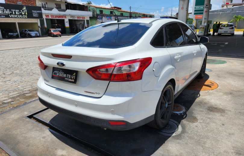 FORD FOCUS 2015  2.0 SE SEDAN AUTOMÁTICO  - Carango - 127701 - Foto 3 FORD FOCUS 2015  2.0 SE SEDAN AUTOMÁTICO  - Carango 127701 - Foto 3