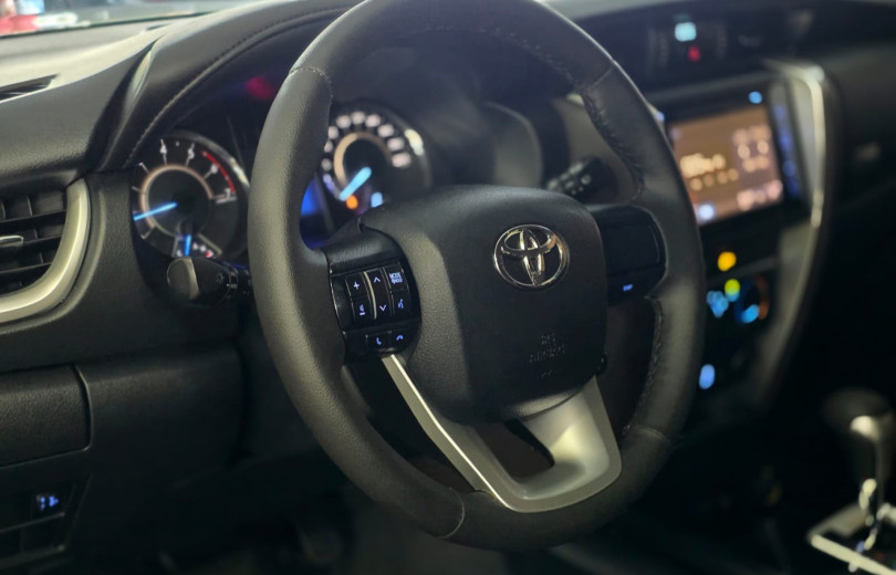 TOYOTA HILUX SW4 2017 2.7 SR 7 LUGARES 4X2 16V FLEX 4P AUTOMÁTICO - Carango - 128944 - Foto 5 TOYOTA HILUX SW4 2017 2.7 SR 7 LUGARES 4X2 16V FLEX 4P AUTOMÁTICO - Carango 128944 - Foto 5