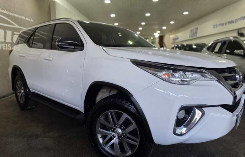 TOYOTA HILUX SW4 2017 2.7 SR 7 LUGARES 4X2 16V FLEX 4P AUTOMÁTICO - Carango - 128944 - Foto 2 TOYOTA HILUX SW4 2017 2.7 SR 7 LUGARES 4X2 16V FLEX 4P AUTOMÁTICO - Carango 128944 - Foto 2