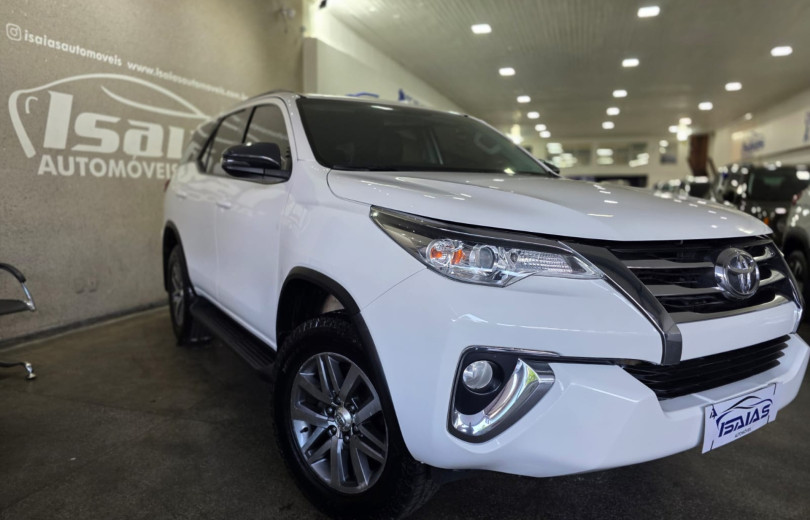 TOYOTA HILUX SW4 2017 2.7 SR 7 LUGARES 4X2 16V FLEX 4P AUTOMÁTICO - Carango - 128944 - Foto 1 TOYOTA HILUX SW4 2017 2.7 SR 7 LUGARES 4X2 16V FLEX 4P AUTOMÁTICO - Carango 128944 - Foto 1