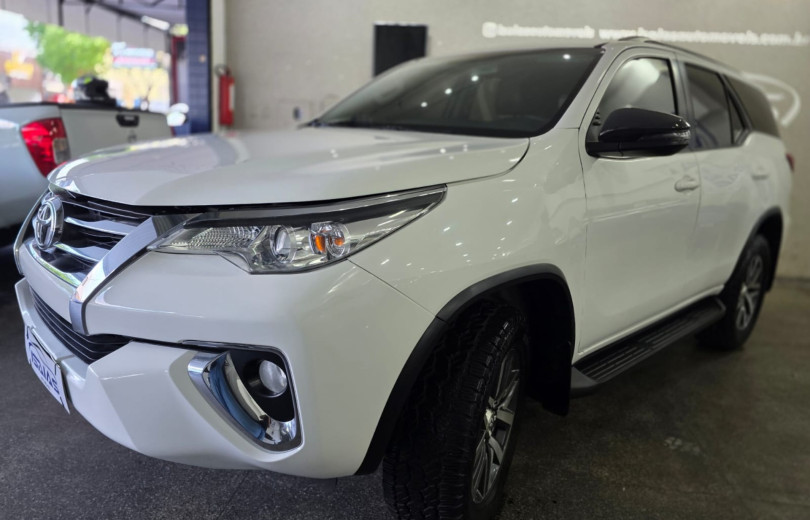 TOYOTA HILUX SW4 2017 2.7 SR 7 LUGARES 4X2 16V FLEX 4P AUTOMÁTICO - Carango - 128944 - Foto 4 TOYOTA HILUX SW4 2017 2.7 SR 7 LUGARES 4X2 16V FLEX 4P AUTOMÁTICO - Carango 128944 - Foto 4