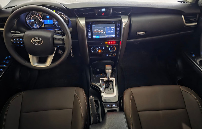 TOYOTA HILUX SW4 2017 2.7 SR 7 LUGARES 4X2 16V FLEX 4P AUTOMÁTICO - Carango - 128944 - Foto 10 TOYOTA HILUX SW4 2017 2.7 SR 7 LUGARES 4X2 16V FLEX 4P AUTOMÁTICO - Carango 128944 - Foto 10