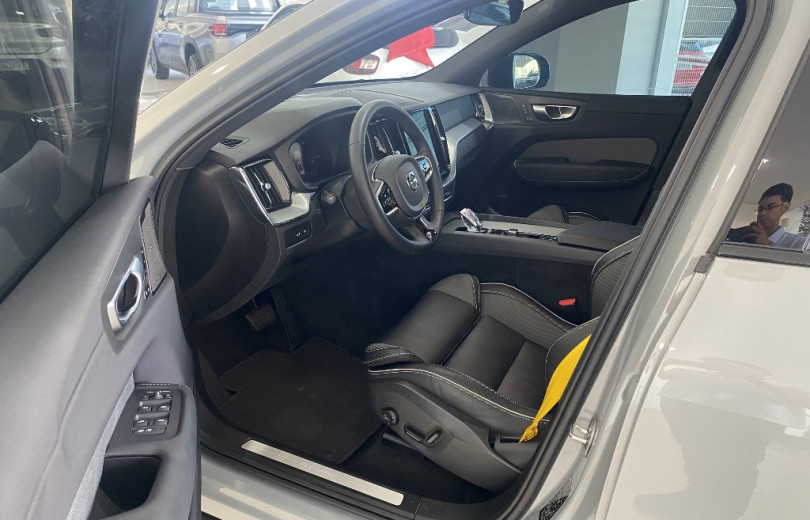 VOLVO XC60 2024 2.0 T8 RECHARGE ULTIMATE DARK AWD GEARTRONIC - Carango - 128950 - Foto 4 VOLVO XC60 2024 2.0 T8 RECHARGE ULTIMATE DARK AWD GEARTRONIC - Carango 128950 - Foto 4
