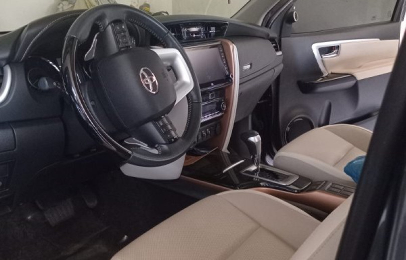 TOYOTA HILUX SW4 2020 2.8 SW4 DIAMOND 4X4 7 LUGARES 16V TURBO  DIESEL 4P AUTOMÁTICO  - Carango - 129898 - Foto 8 TOYOTA HILUX SW4 2020 2.8 SW4 DIAMOND 4X4 7 LUGARES 16V TURBO  DIESEL 4P AUTOMÁTICO  - Carango 129898 - Foto 8